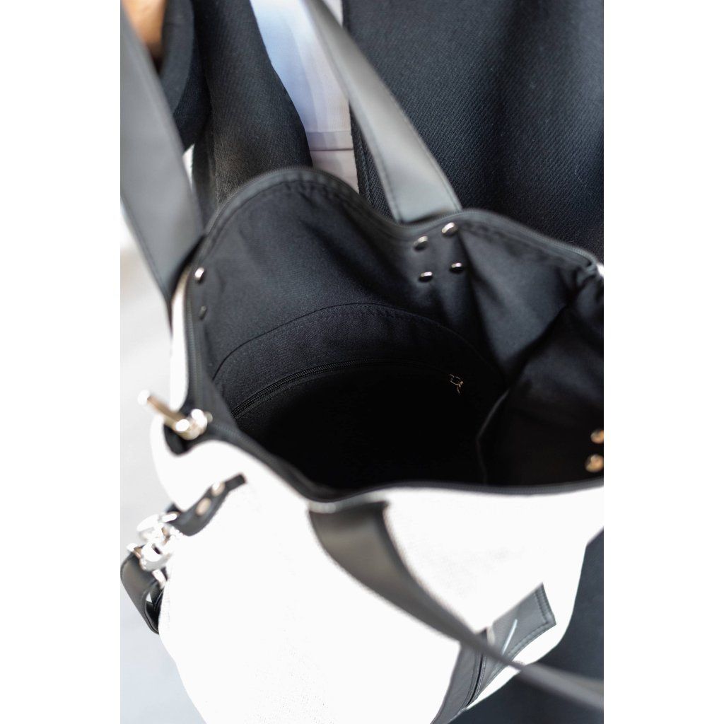 Detail materiálů, hrubé tkaniny a zpracování kabelky Mana Mana