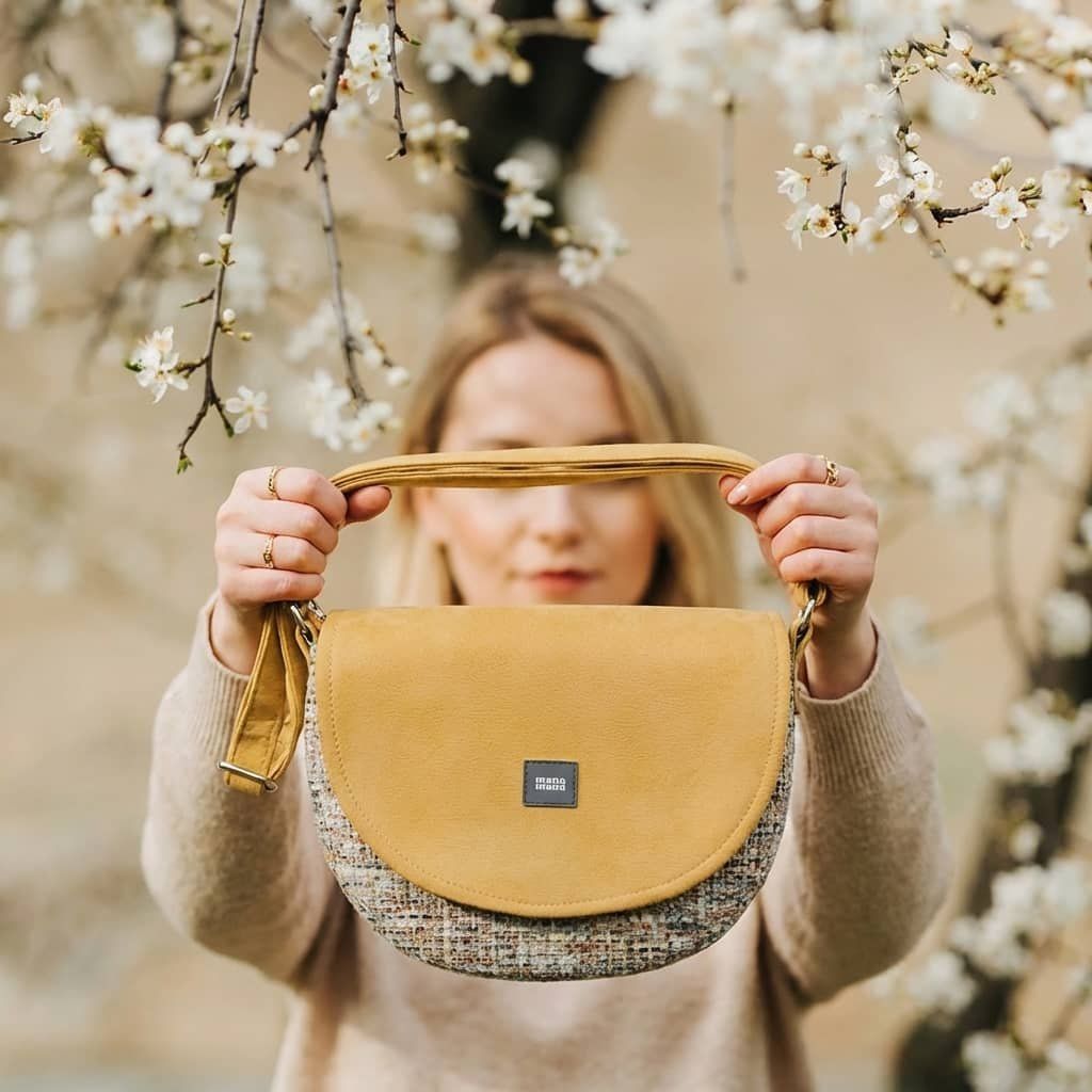 Žlutá crossbody kabelka MANA MANA - detail