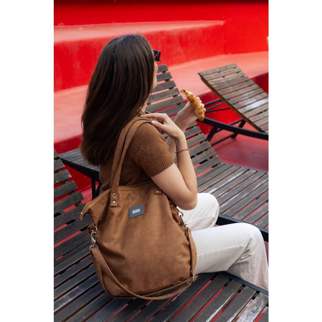 Kabelka Mana Mana na postavě - městský styl